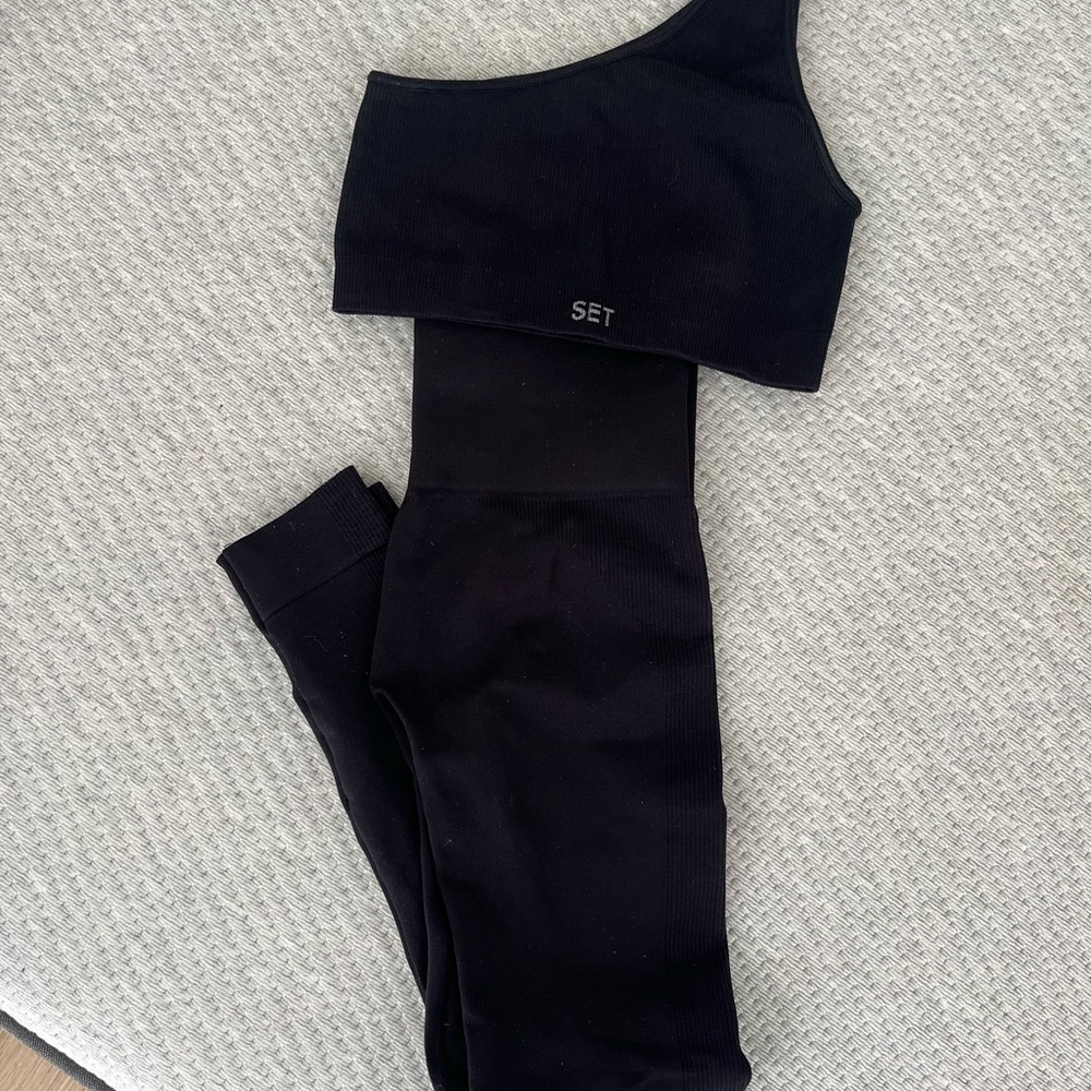 Set Active Black One-Shoulder Top and Leggings Set